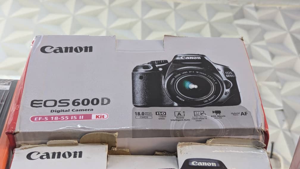 CAMERA CANON EOS 600D